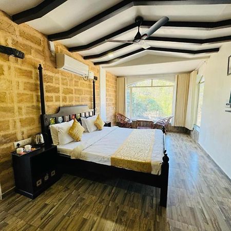 סאסאן גיר Gir Lions Paw Resort With Swimming Pool מראה חיצוני תמונה