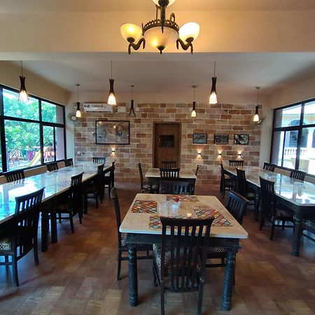 סאסאן גיר Gir Lions Paw Resort With Swimming Pool מראה חיצוני תמונה