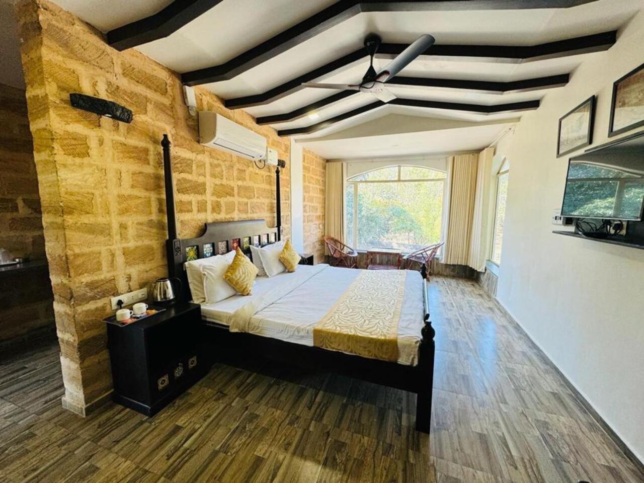 סאסאן גיר Gir Lions Paw Resort With Swimming Pool מראה חיצוני תמונה