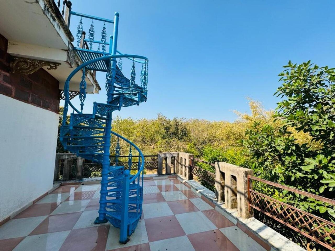 סאסאן גיר Gir Lions Paw Resort With Swimming Pool מראה חיצוני תמונה