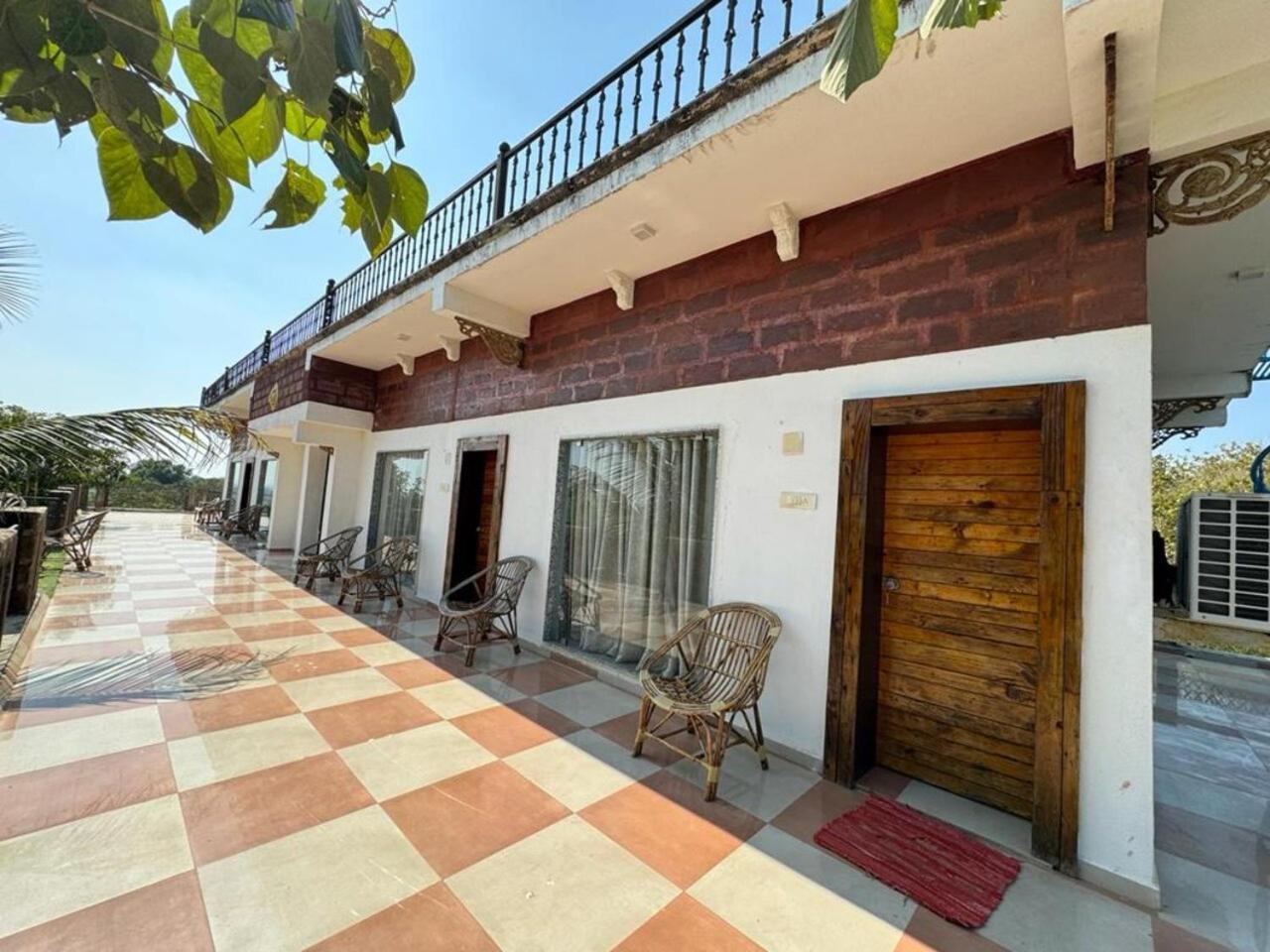 סאסאן גיר Gir Lions Paw Resort With Swimming Pool מראה חיצוני תמונה