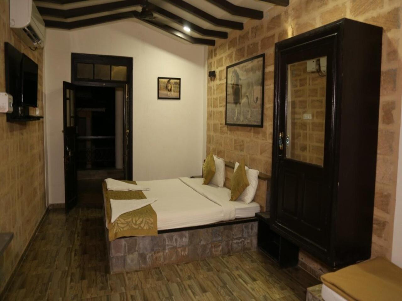 סאסאן גיר Gir Lions Paw Resort With Swimming Pool מראה חיצוני תמונה