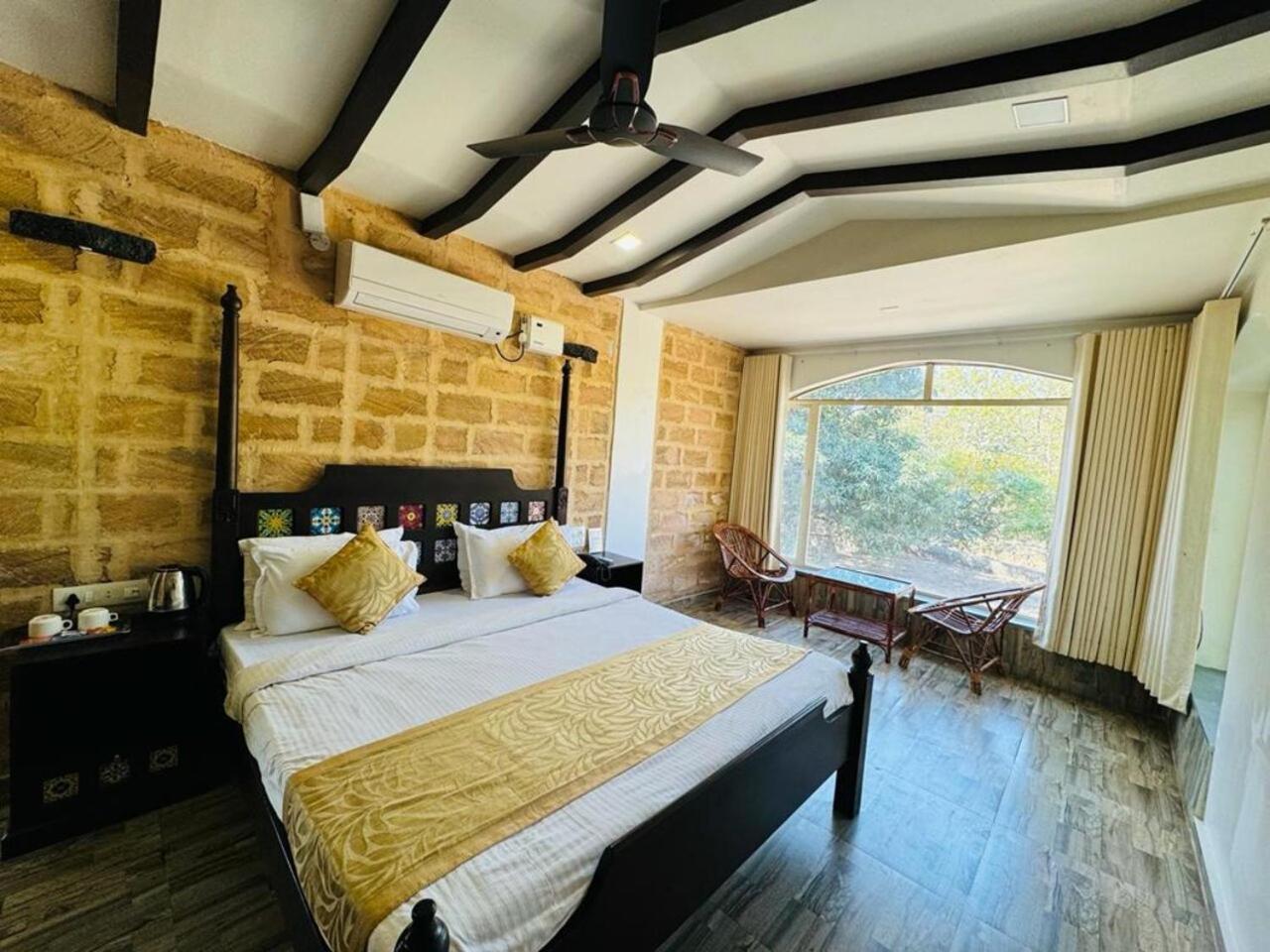 סאסאן גיר Gir Lions Paw Resort With Swimming Pool מראה חיצוני תמונה