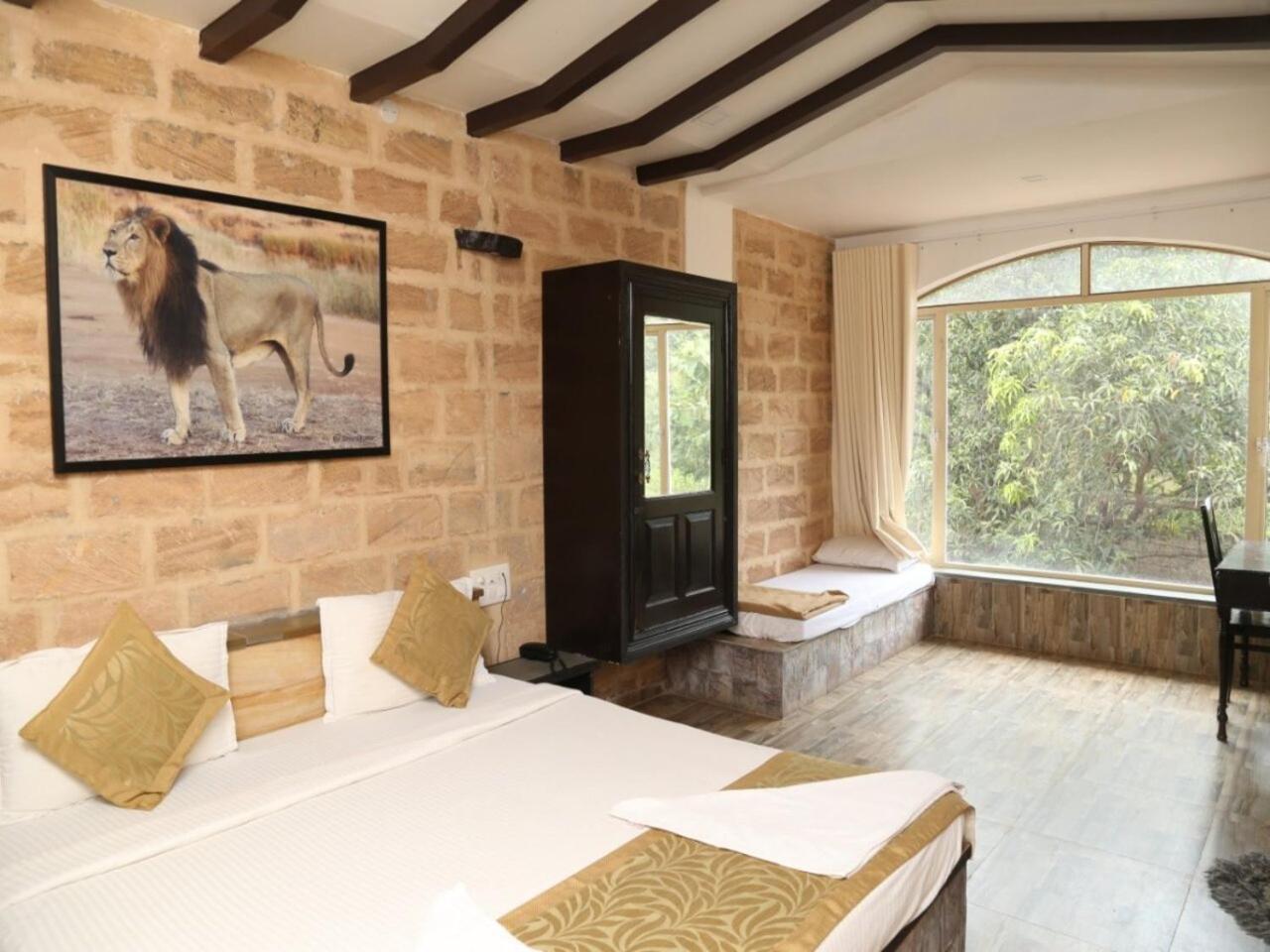 סאסאן גיר Gir Lions Paw Resort With Swimming Pool מראה חיצוני תמונה