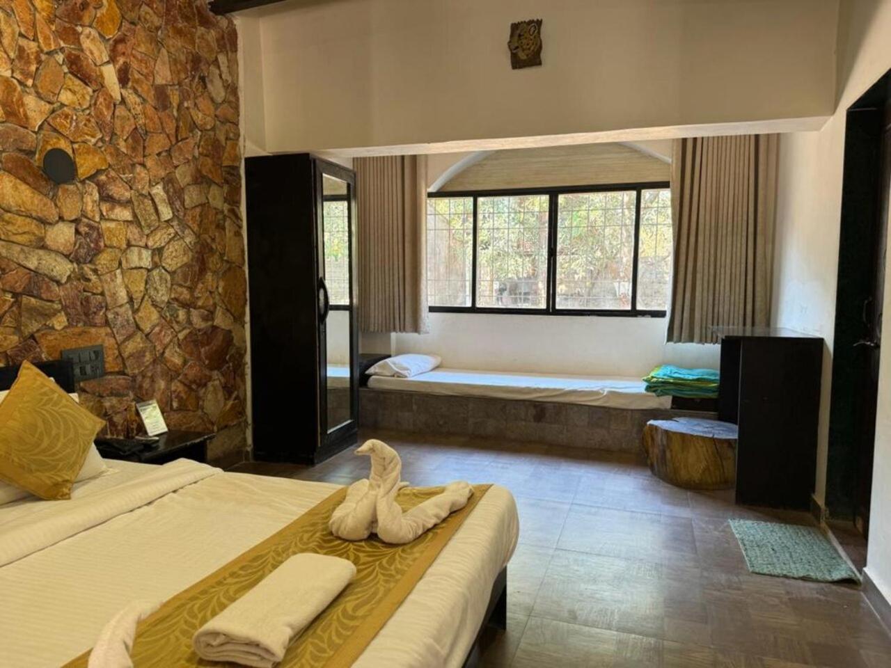 סאסאן גיר Gir Lions Paw Resort With Swimming Pool מראה חיצוני תמונה