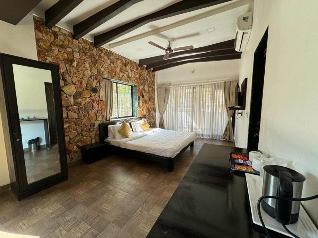 סאסאן גיר Gir Lions Paw Resort With Swimming Pool מראה חיצוני תמונה