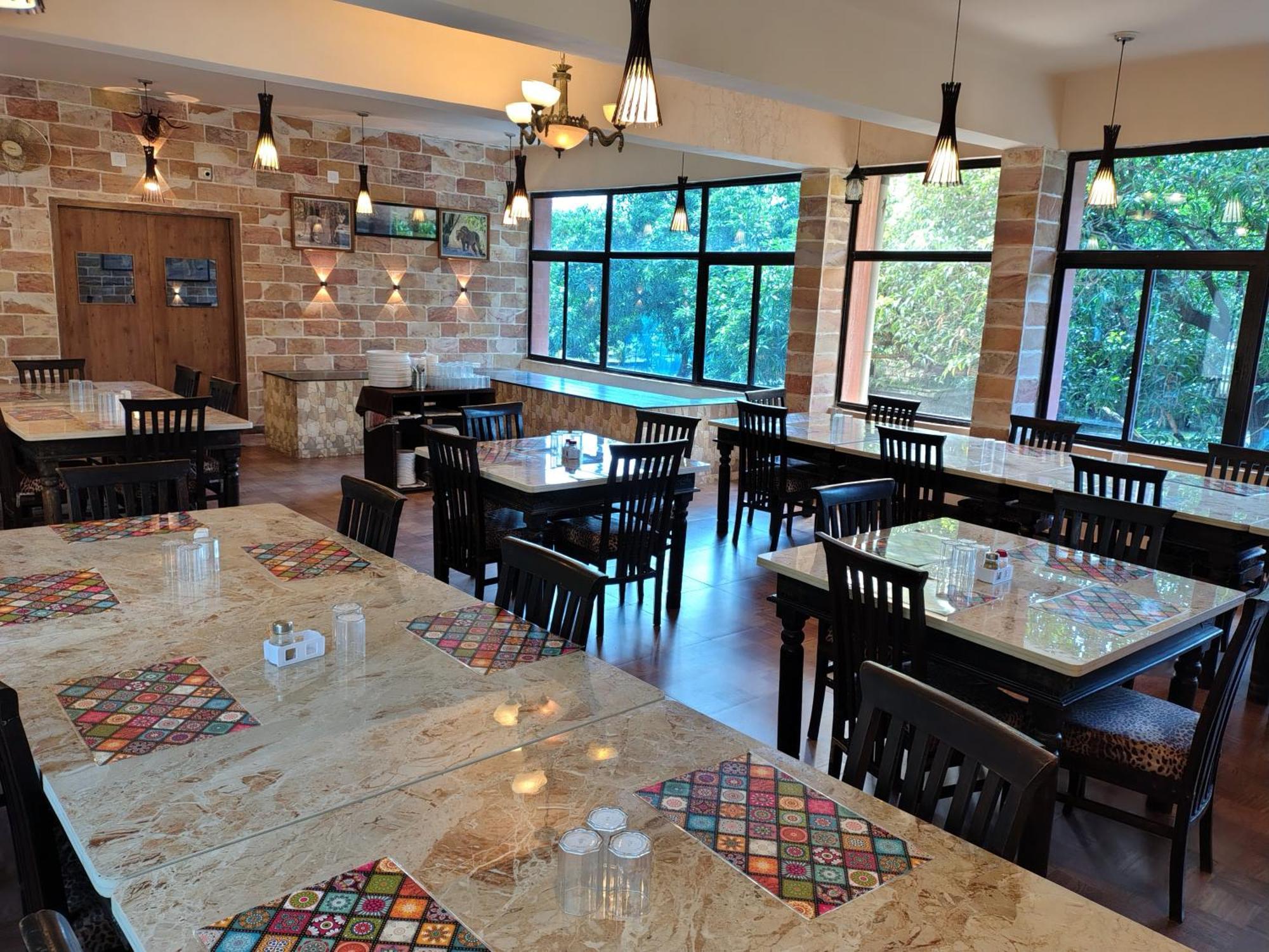 סאסאן גיר Gir Lions Paw Resort With Swimming Pool מראה חיצוני תמונה