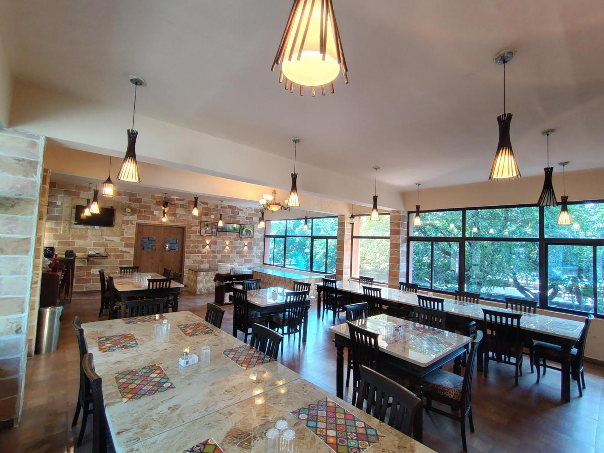סאסאן גיר Gir Lions Paw Resort With Swimming Pool מראה חיצוני תמונה