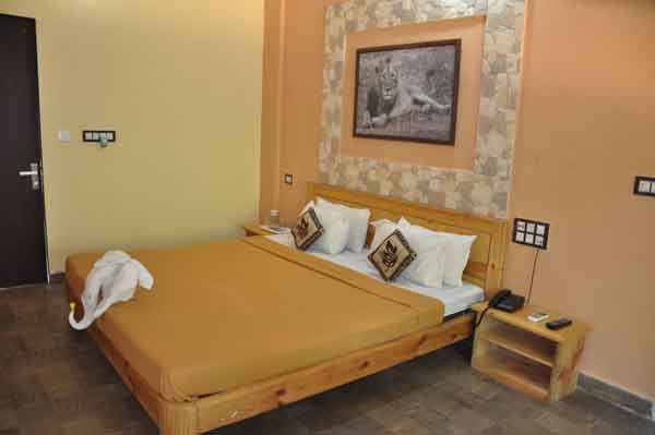 סאסאן גיר Gir Lions Paw Resort With Swimming Pool מראה חיצוני תמונה