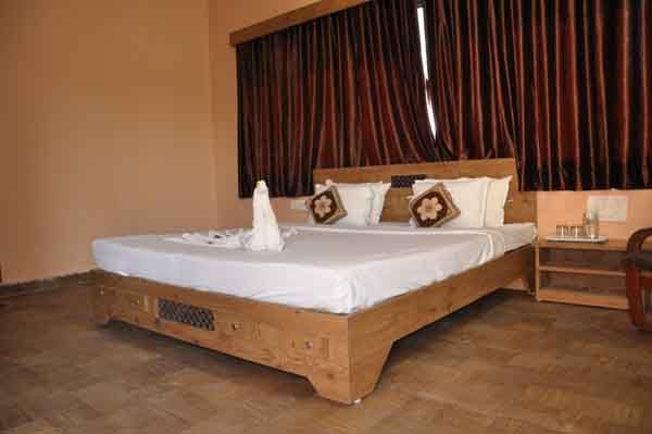סאסאן גיר Gir Lions Paw Resort With Swimming Pool מראה חיצוני תמונה
