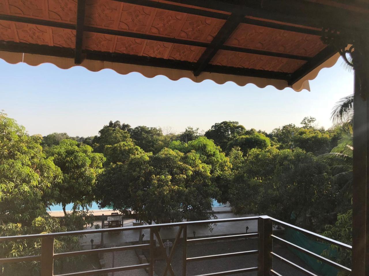 סאסאן גיר Gir Lions Paw Resort With Swimming Pool מראה חיצוני תמונה