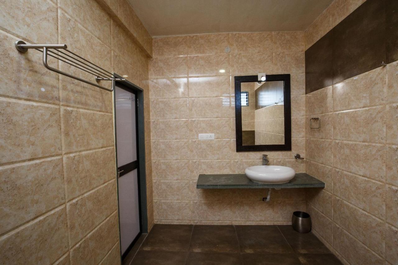סאסאן גיר Gir Lions Paw Resort With Swimming Pool מראה חיצוני תמונה