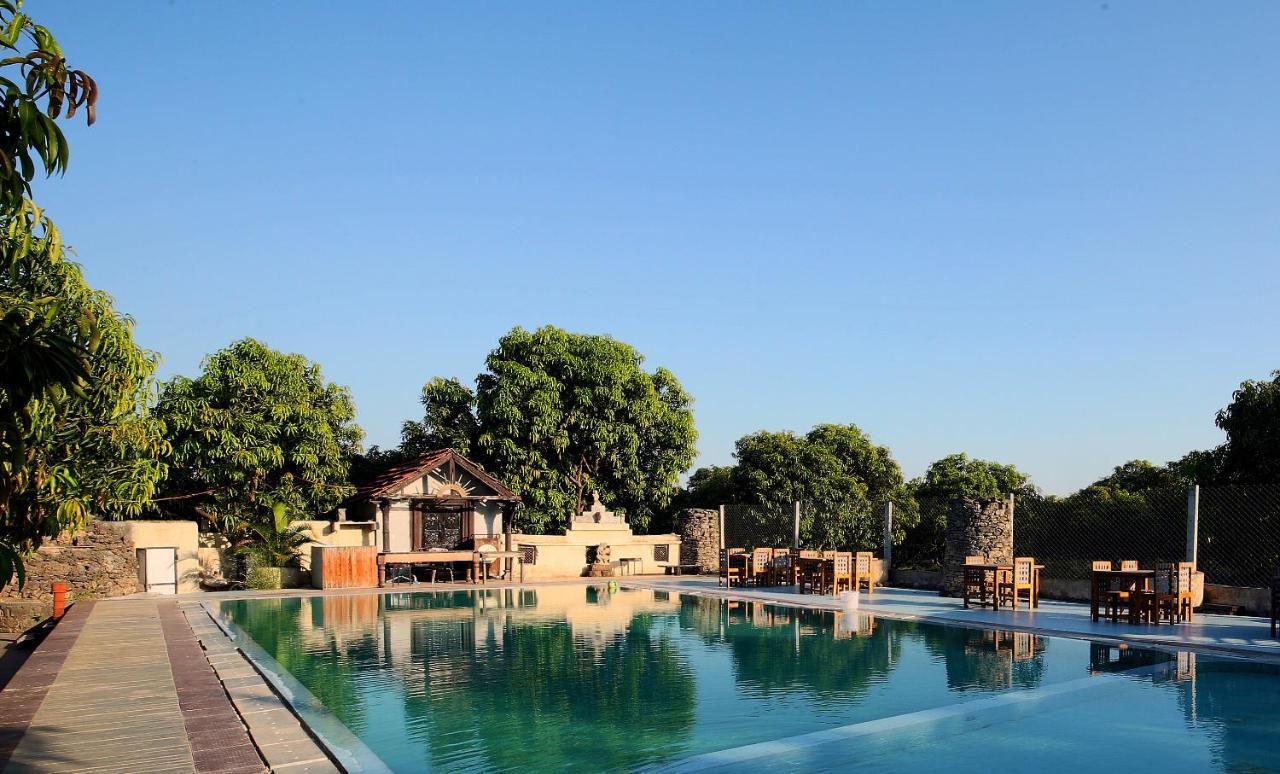 סאסאן גיר Gir Lions Paw Resort With Swimming Pool מראה חיצוני תמונה