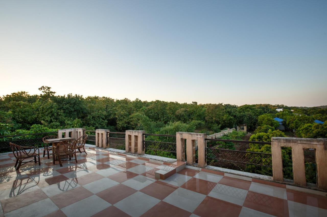 סאסאן גיר Gir Lions Paw Resort With Swimming Pool מראה חיצוני תמונה